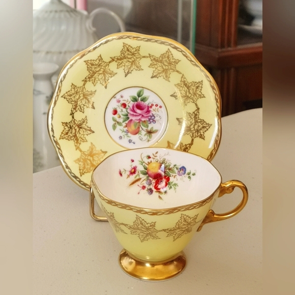EB Foley 1850 Bone China Teacup and Saucer Yellow & Gold - Picture 2 of 5
